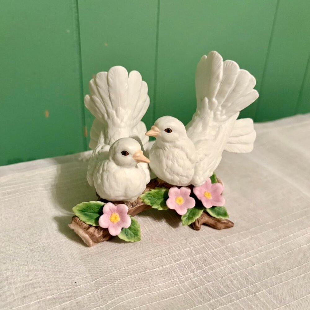 Vintage White Porcelain Birds Courting DOVES Figurine Homco Home Interiors #1453